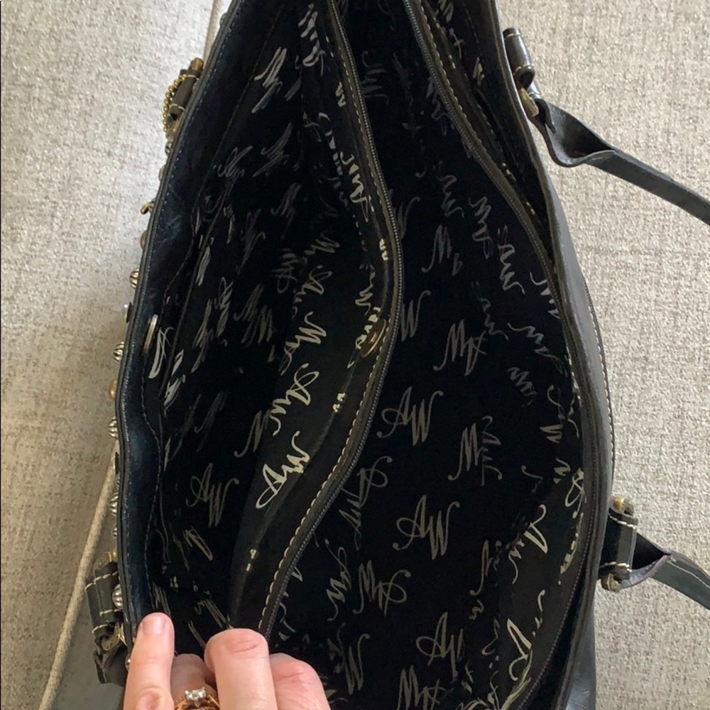 To many purses - Picture 4 of 4